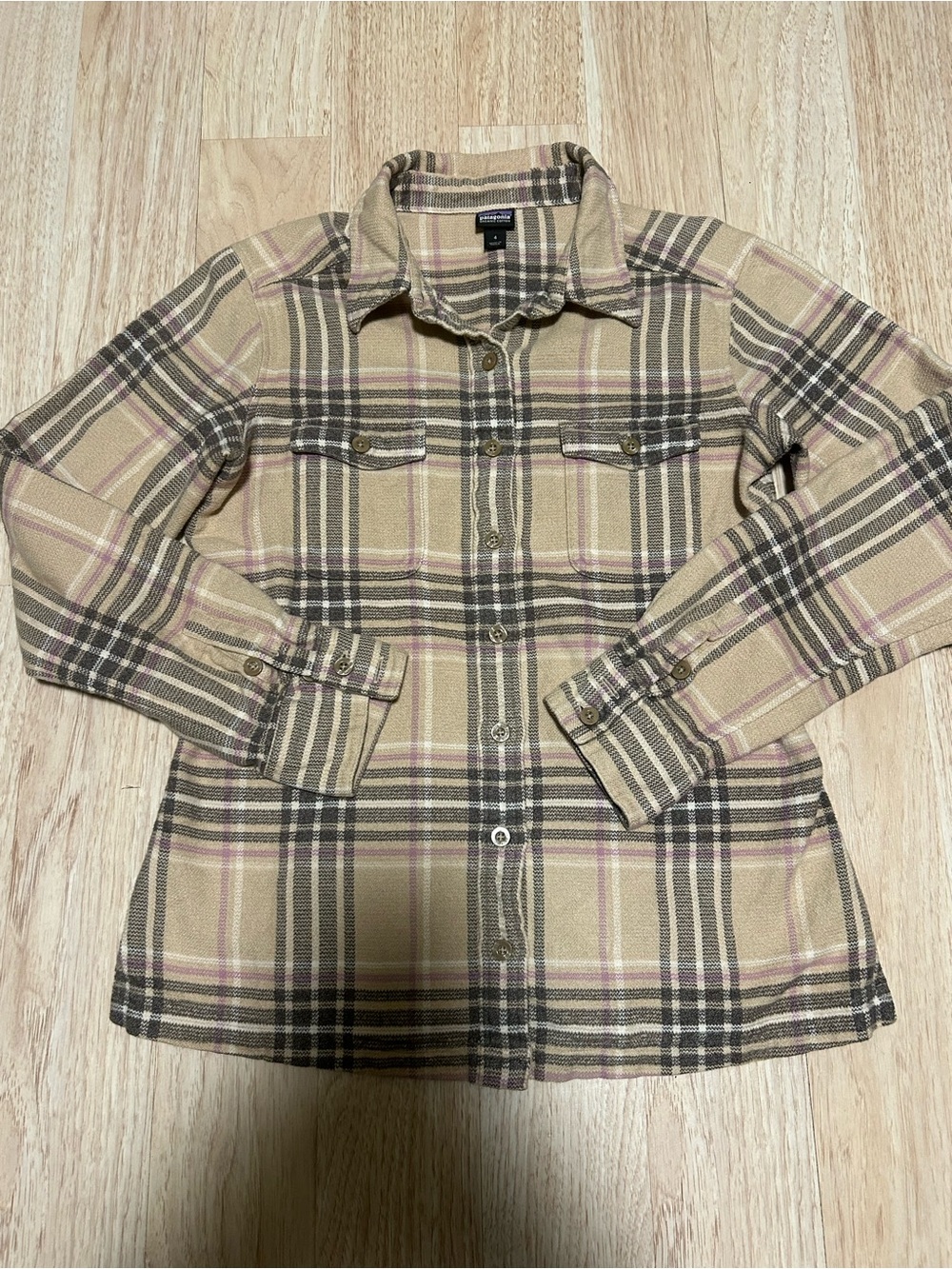 Patagonia women’s flannel size 4